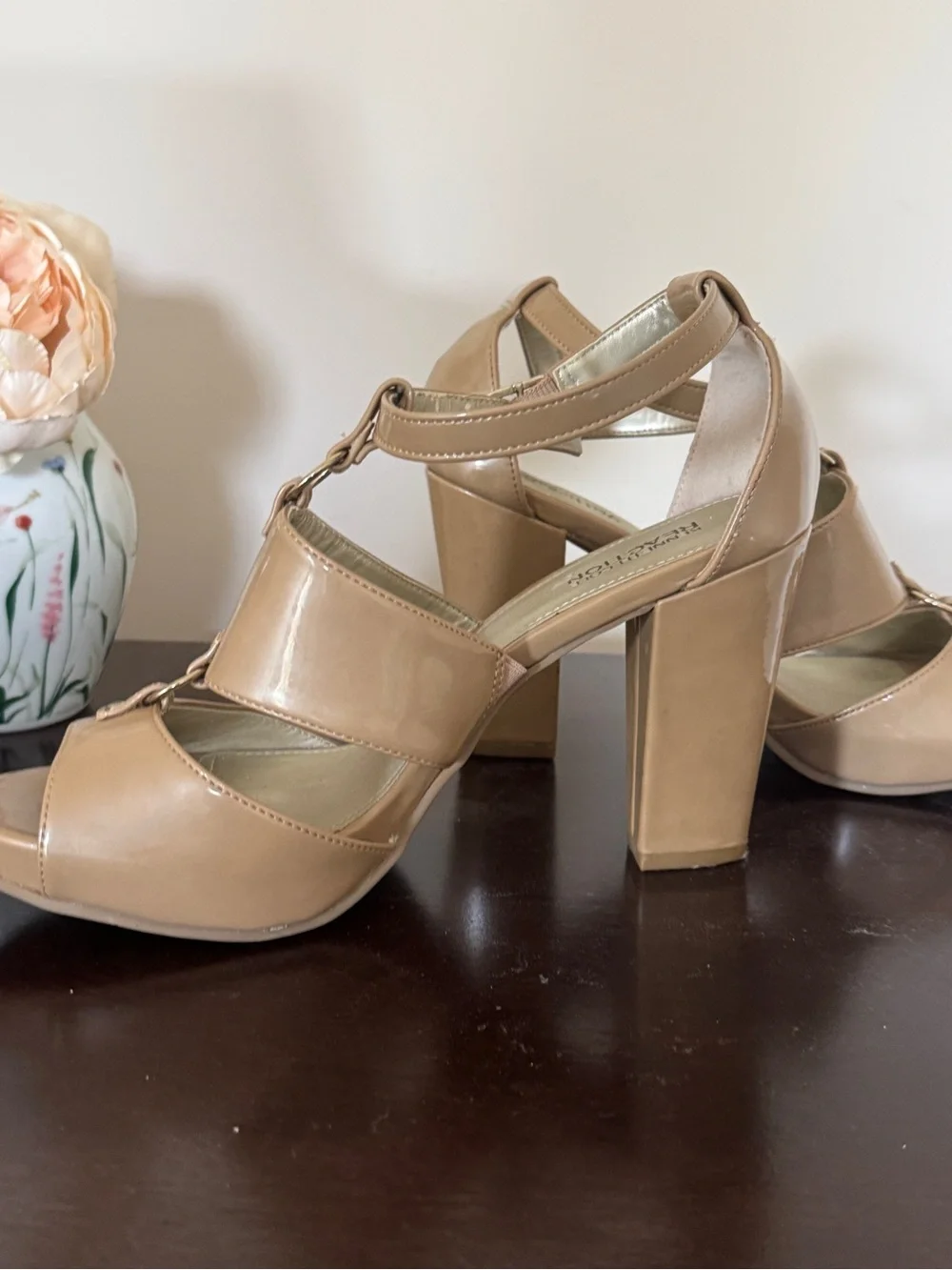 Kenneth Cole Neutral Patent Leather Platform Sandals - Beige Size 8.5